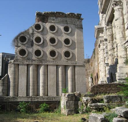 https://viaggidiunapecorainitalia.files.wordpress.com/2012/06/003-tomb-of-the-bakers.jpg